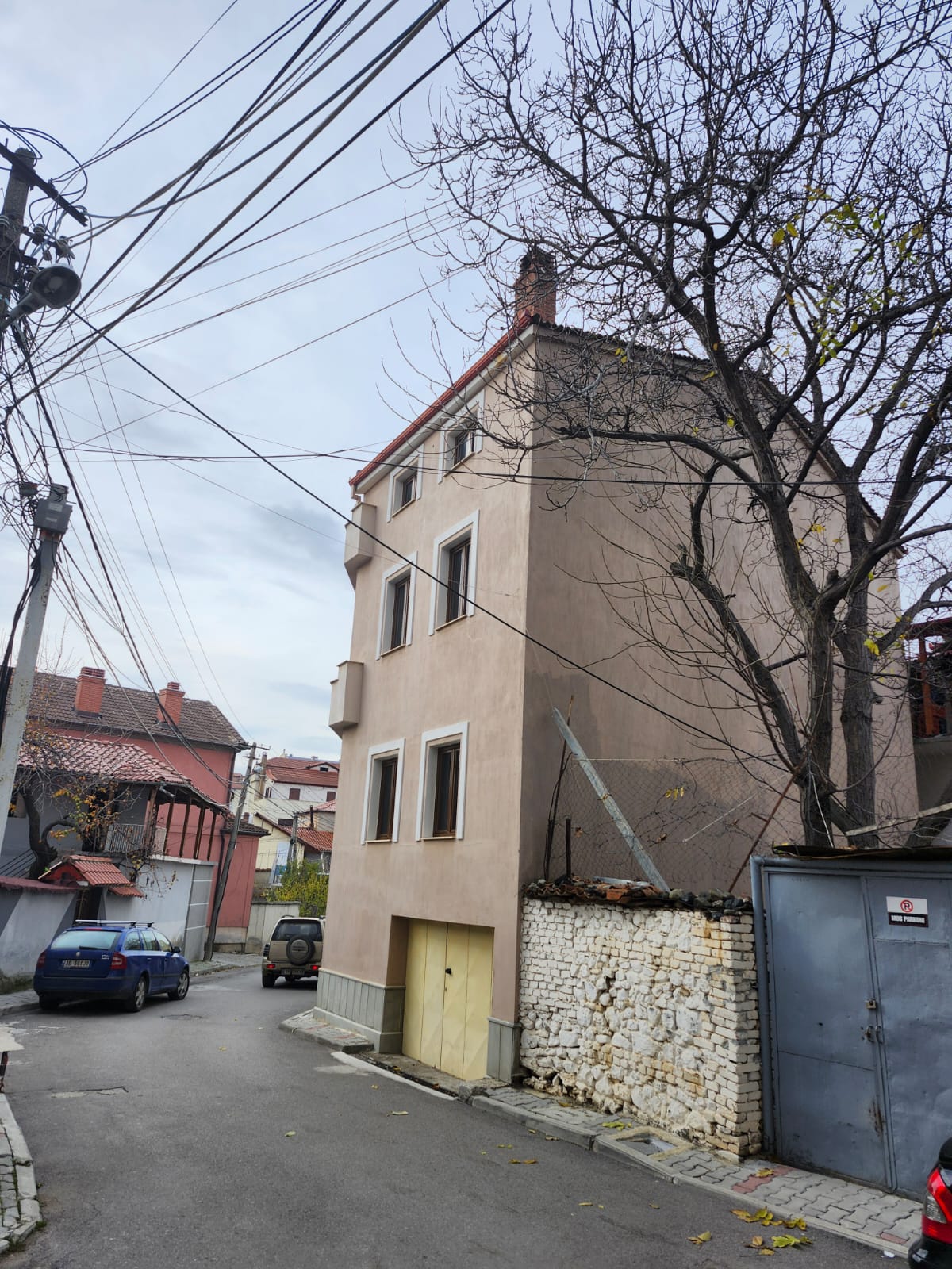 Vilë Fisnike e Pavarur me 3 Kate në Zemër të Korçës