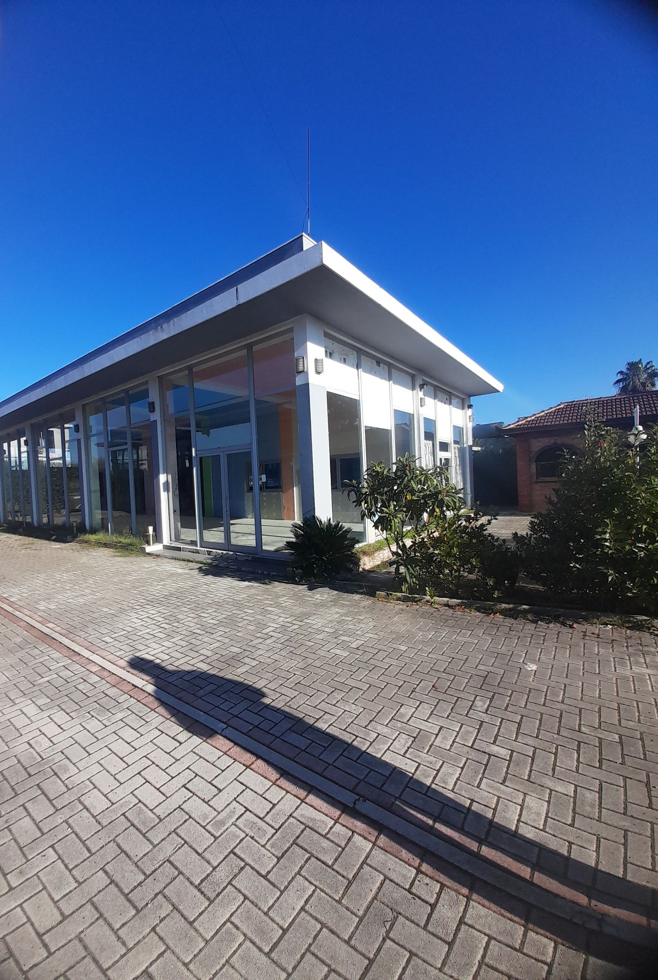 Shitet Objekt Komercial (2 Dyqane/Ambiente Biznesi) – Rruga Maliq Muço, Xhafzotaj