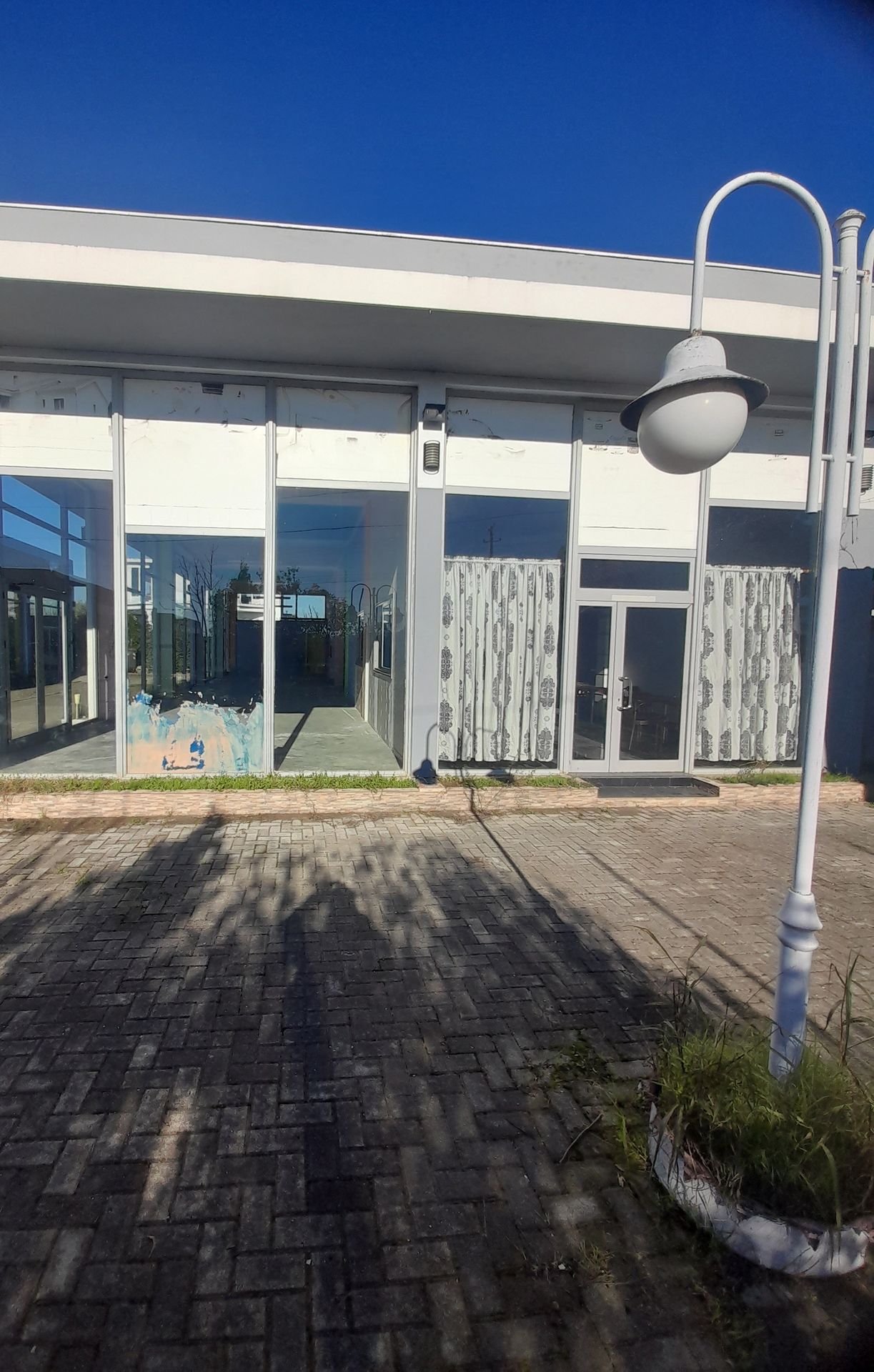 Shitet Objekt Komercial (2 Dyqane/Ambiente Biznesi) – Rruga Maliq Muço, Xhafzotaj