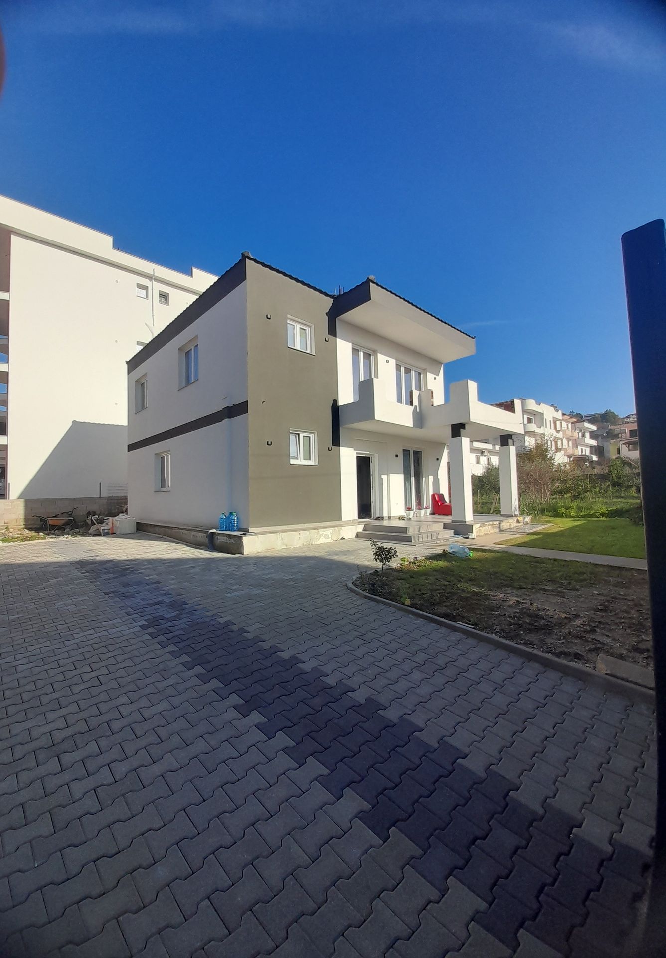 Vilë Gjigante në Golem | 400 m² | Rruga Butrinti (OKAZION 270.000 €)